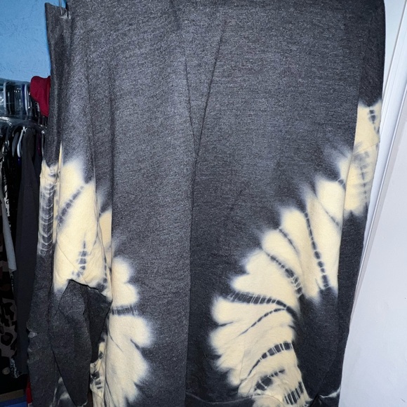 Sweatshirt - Picture 2 of 5